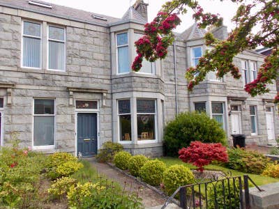 Double Room with Private Shower Room in West End  Main Photo