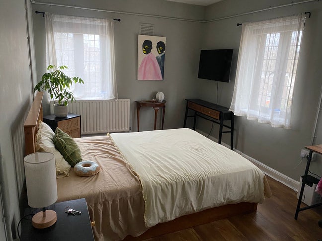 Double room above a pub in a flatshare. Main Photo