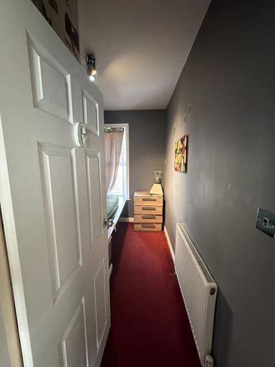 Looking for flatmate for our house Main Photo