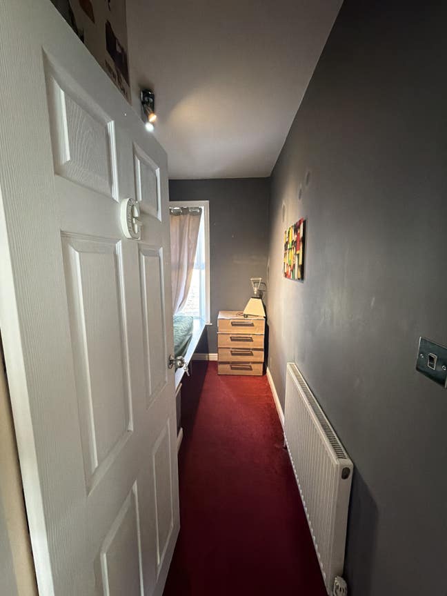 Looking for flatmate for our house Main Photo