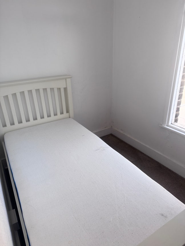 Single Room for Rent In Bromley Main Photo