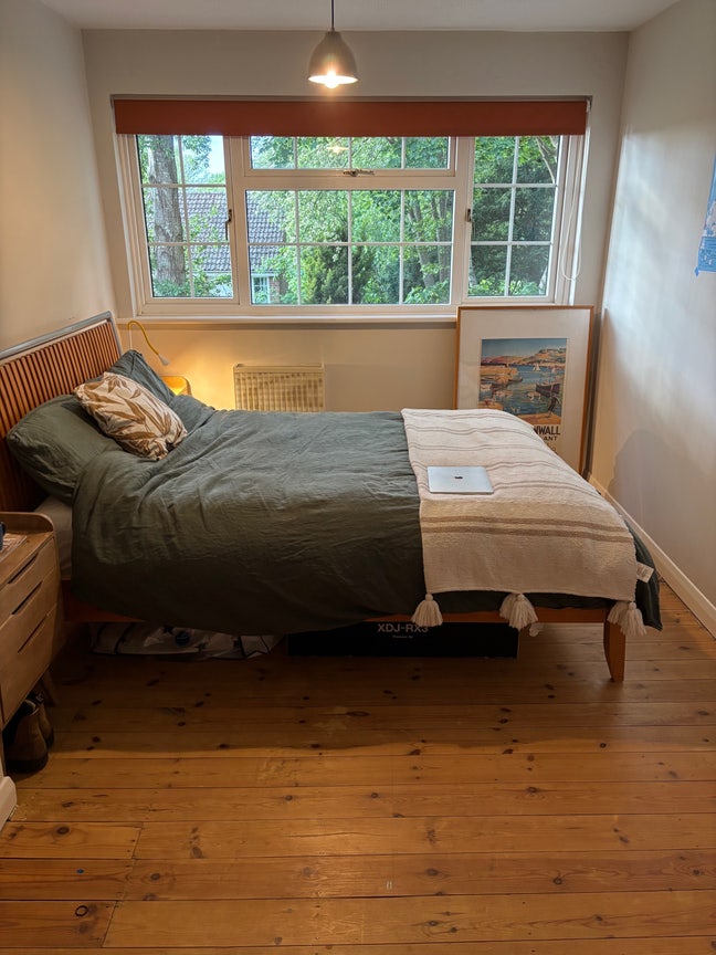 Large Double Room with Pine Floor  Main Photo