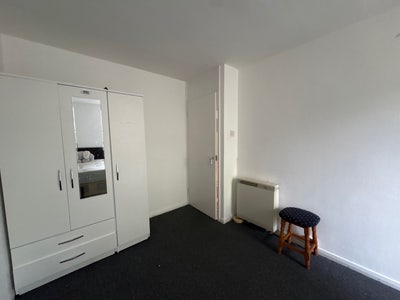 Specious Double bed room  Main Photo