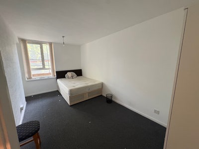 Specious Double bed room  Main Photo