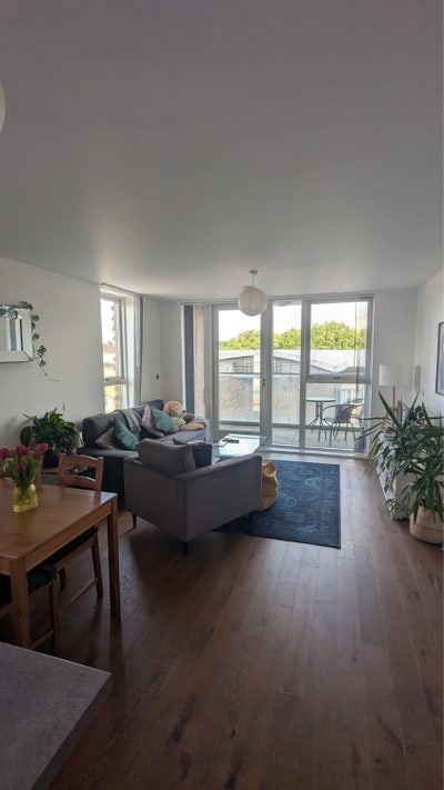 Double en-suite in lovely modern Greenwich Flat Main Photo