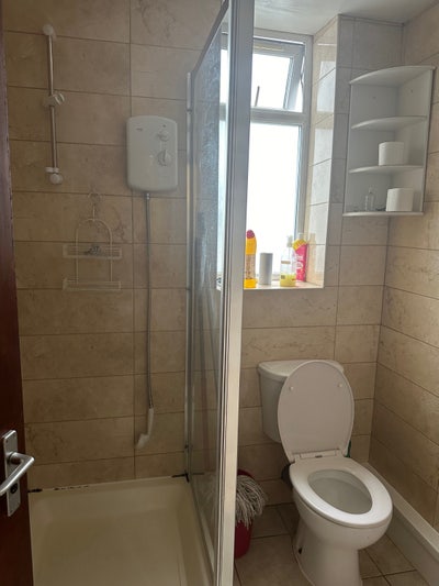Clean Self Contained double ROOM Main Photo