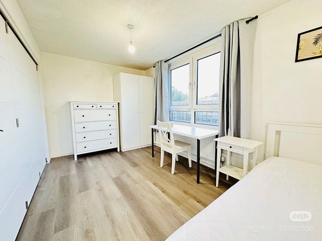 Bright & Airy Double Room in NW1 Main Photo