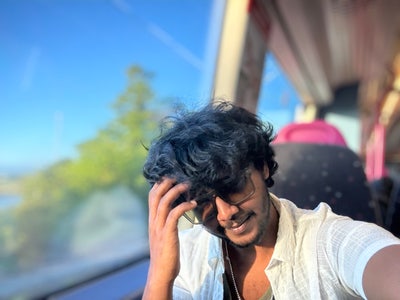 Looking for a place to move in with my friends  Main Photo