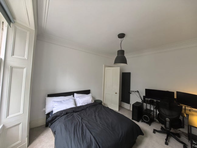 Large double room by Baxter Park Main Photo