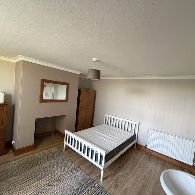 Nice Large Rooms Overlooking Fields , Bowling Club Main Photo