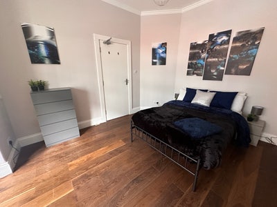 Large Double Room with bills included  Main Photo