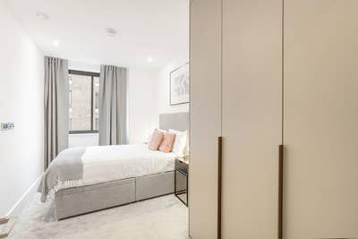 Double room in modern Hoxton flat Main Photo