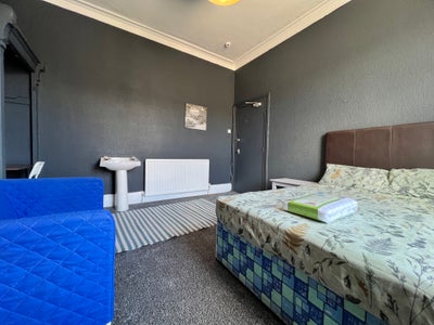 Large Room in Front of Bus Station Main Photo