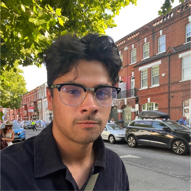 LOOKING FOR A ROOM OR COOL ROOMMATES :) Main Photo