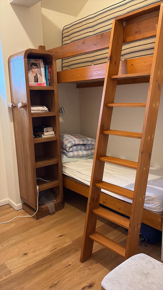 Bright Single Room in Quiet Penthouse Flat Main Photo