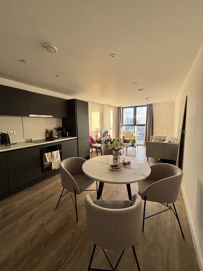 2 bed flat, great location & views!  Main Photo