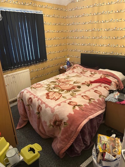 Spare Room in Woking  Main Photo