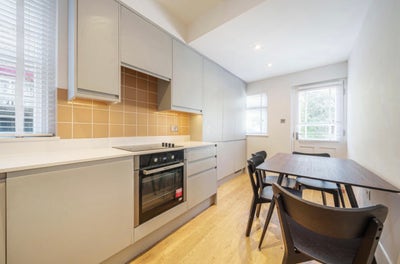 Spacious Room in Elephant & Castle Main Photo