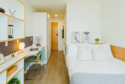 Double Ensuite Room Available in Bridgestreet Main Photo