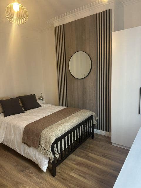  New Large  Room Zone 2 10 Mins to London Bridge Main Photo