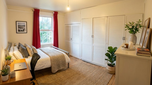 Large double room with Parking & by station Main Photo