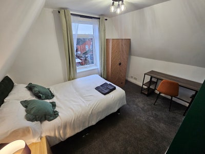 Brand New En-suited Room - Thorold St Main Photo