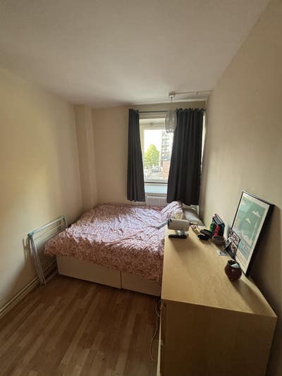 Furnished room in Southfields Main Photo