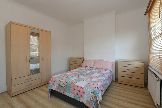 Very nice 2 x double beds houseshare near station Main Photo