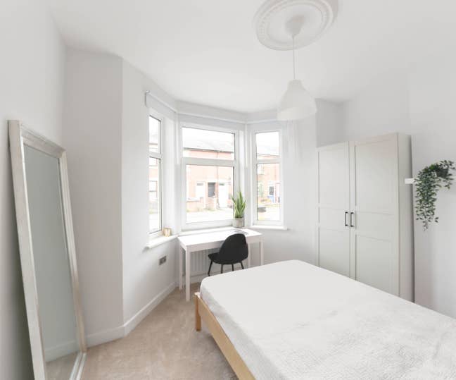 Modern en-suite rooms in professional house share Main Photo