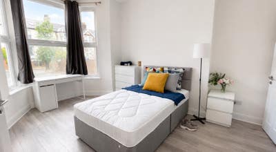 Large Ensuite Room | Bills included | &pound;950 Main Photo