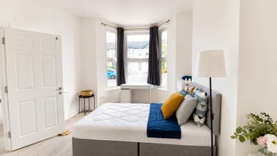Large Ensuite Room | Bills included | &pound;975 Main Photo