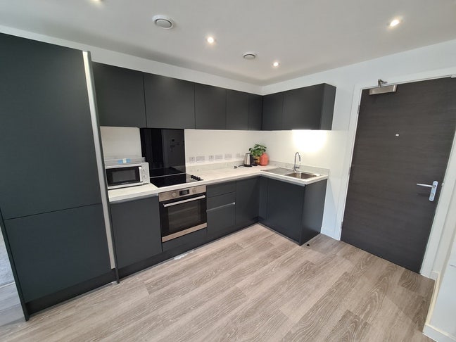 Modern double ensuite room in City Centre Main Photo