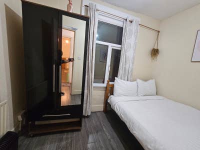 Lovely Double Room@E1 5HS/Whitechapel/Aldgate E Main Photo