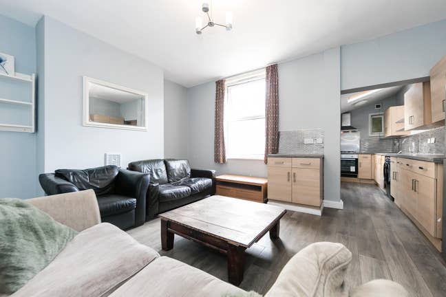 5 Bed on Burley Road ! Main Photo