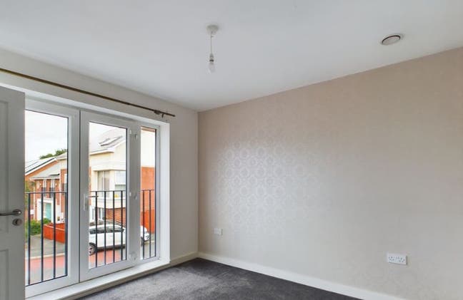 Double Rooms available on Ashton Bank Way Main Photo