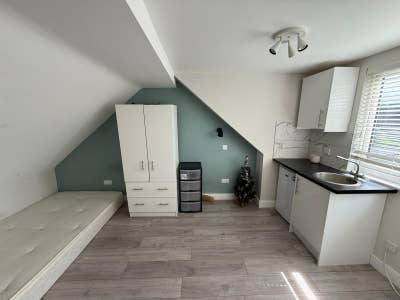 DSS - Studio Flat Available in Pinner Harrow HA2 Main Photo