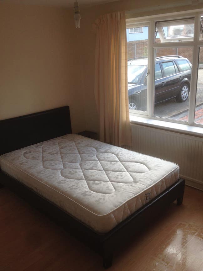 Double Room with En Suite Main Photo