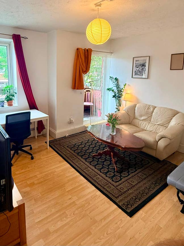 DOUBLE in Brick Line (E1) w/ LivingRoom & Balcony Main Photo