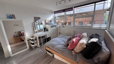 En suite available to sublet in North London Main Photo