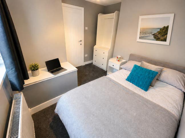 Doubleroom in a Gorgeous Shared House in Kingswood Main Photo
