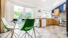 Room Available in Modern 5 Bed House Share Main Photo