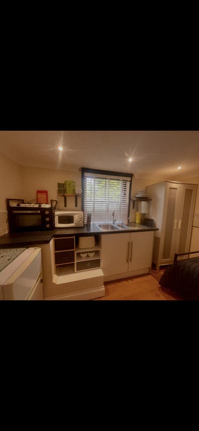 Modern Self-Contained Bedsit Room – All Bills Incl Main Photo
