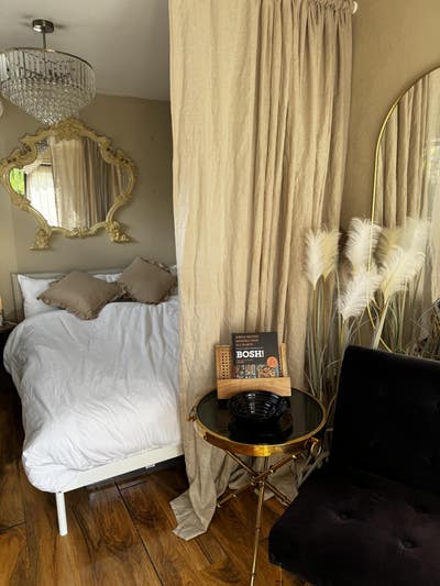 Private Studio apartment / separate entrance  Main Photo