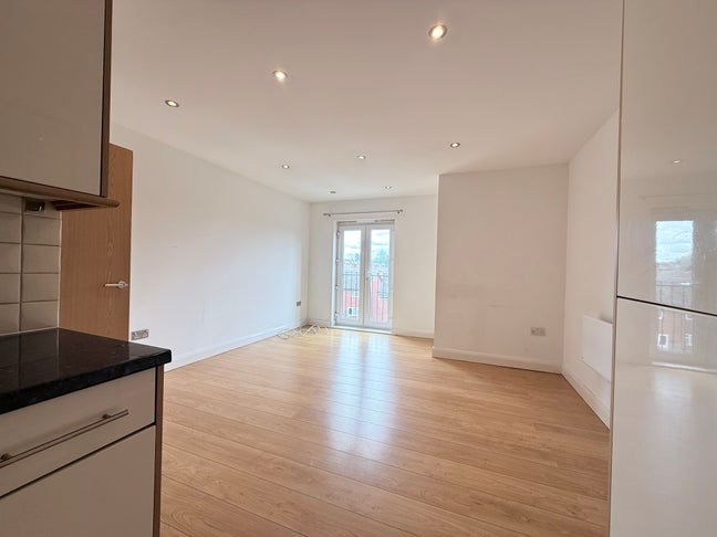 Two bed 2nd floor (TOP FLOOR) flat in Maidstone Main Photo