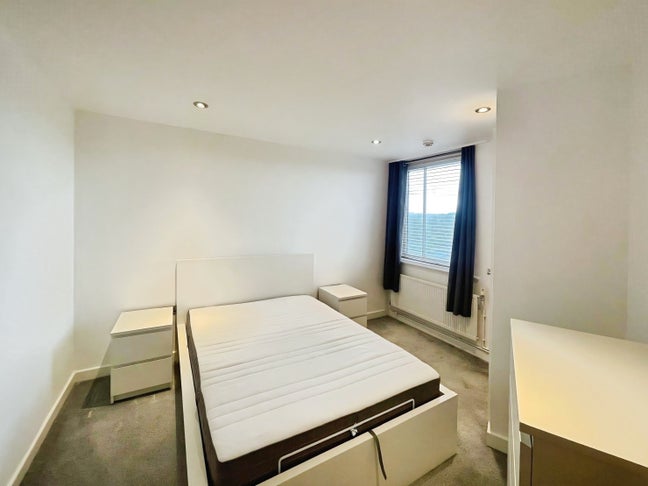 Double Room with En-suite in a 2 bed apartment. Main Photo