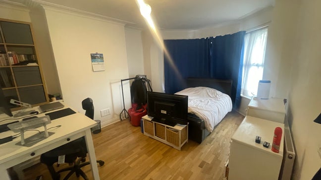 Double room in 20 mins to Central London! Main Photo