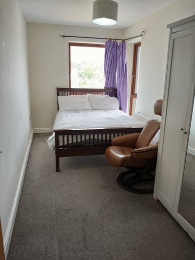 Double room in quiet flat, close town center Main Photo