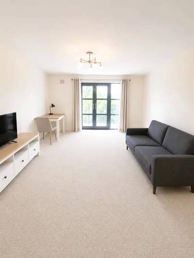 Flat share double room  Off-suite Main Photo