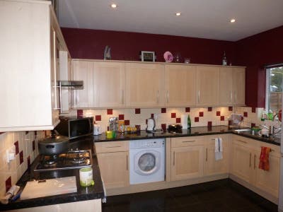  Large Double Room Houslow East  Main Photo