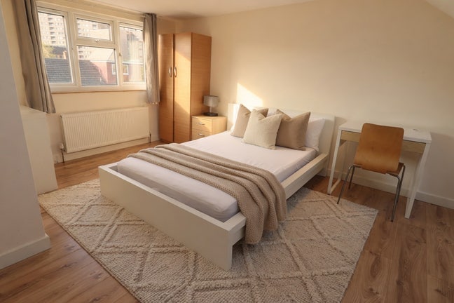 Rare Find in a Modern Flat with Living Room  Main Photo